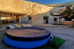 Exterior Cueva Cascamorras piscina 18